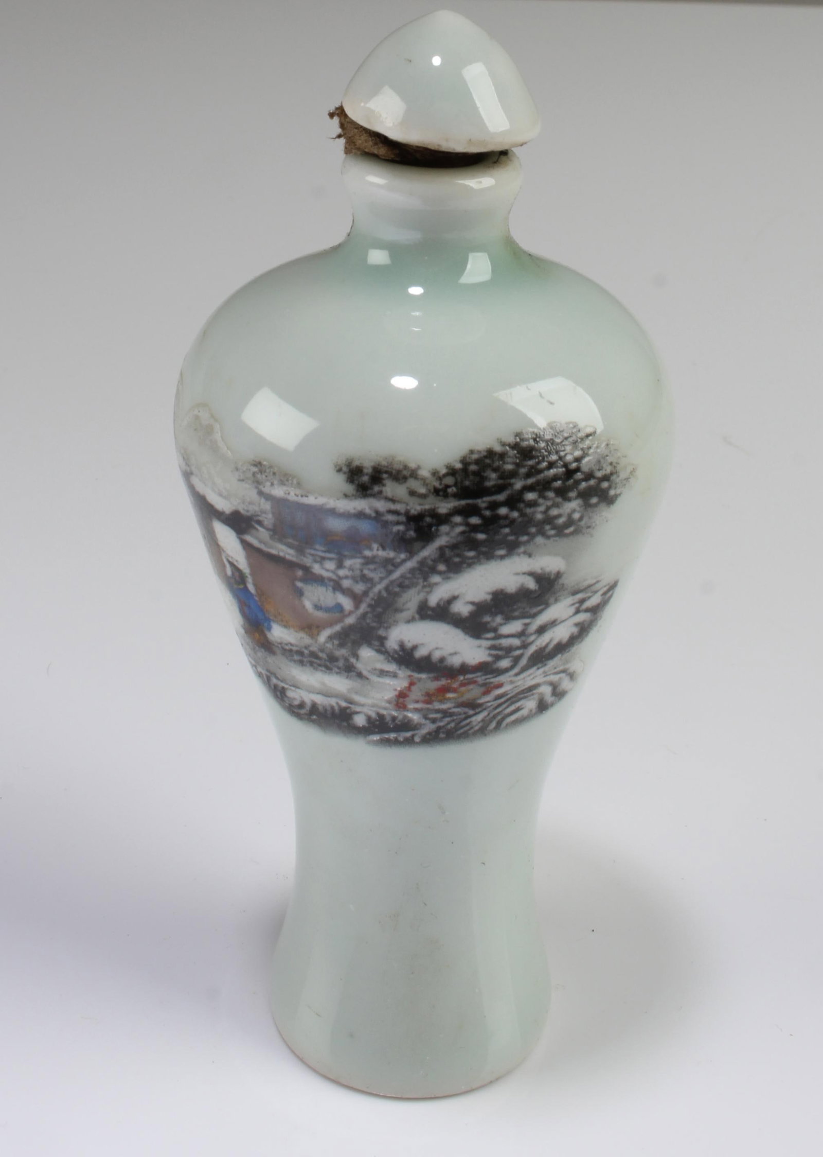 Chinese Porcelain Snuff Bottle (1 of 3)