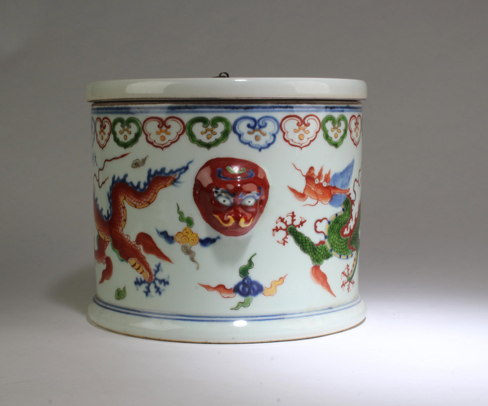 A Porcelain Round Container - 5