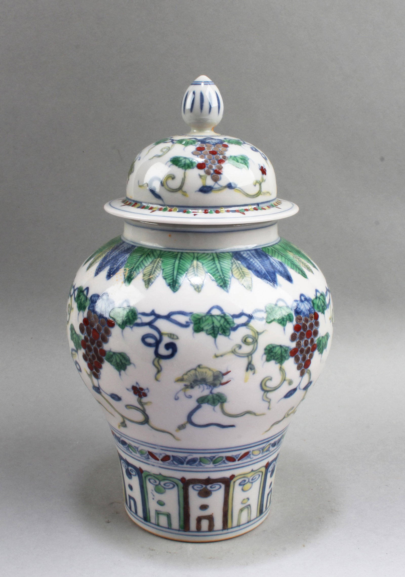 Chinese Porcelain Container (1 of 6)