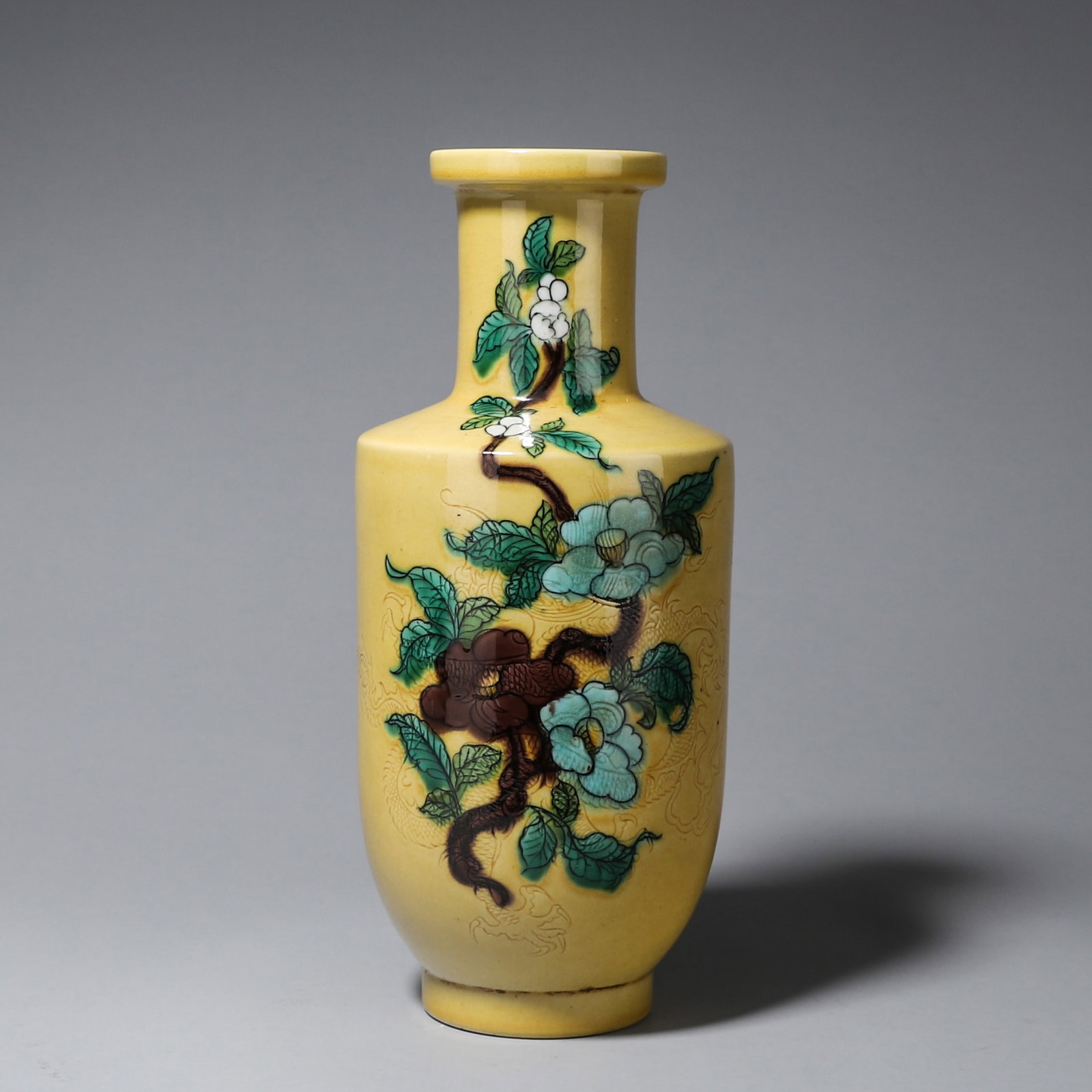 Qing Dynasty, Yellow Glazed Vase with Incised Dragon Pattern (Bangchuiping): W: 10cm (3.94in) H: 23cm (9.06in) WT: 780g