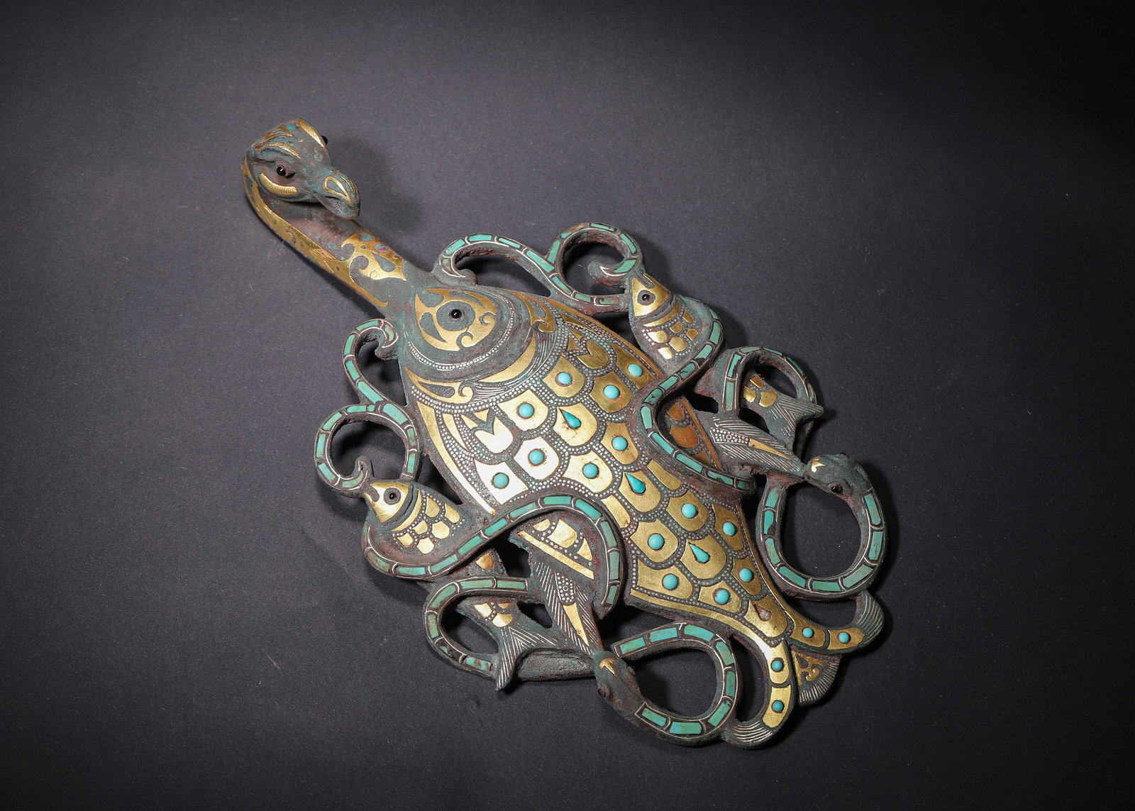 A LARGE BRONZE BELT HOOK INLAID WITH GOLD, SILVER AND TURQUOISE, WARRING STATES PERIOD (1 of 10)
