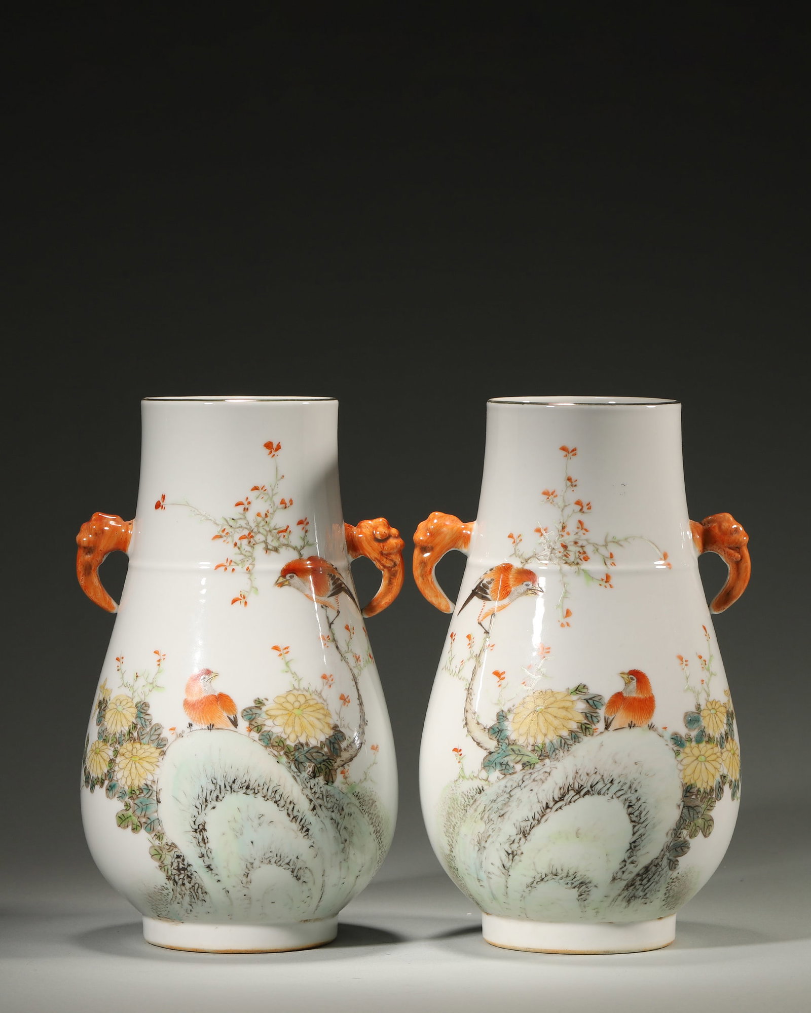 Qing Dynasty, A Pair of Qiangjiangcai Vases with Floral and Bird Decoration (1 of 7)