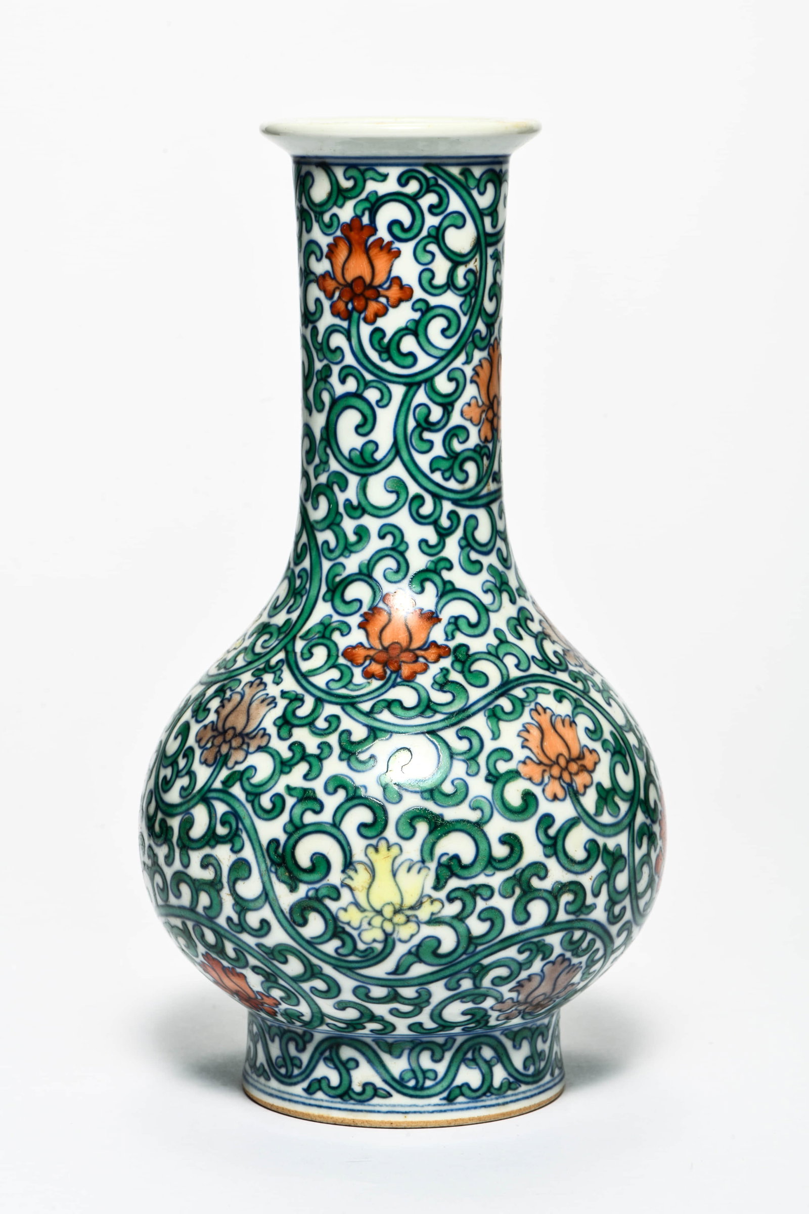 A doucai 'Interlocking flowers' vase: A DOUCAI 'INTERLOCKING FLOWERS' VASE Description: Length: 11.5 cm Width: 11.5 cm Height: 22.5 cm