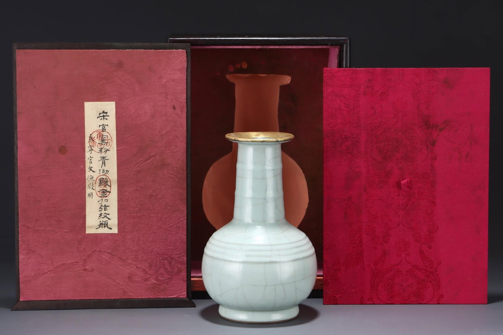 A Guan Ware Celadon Vase: A Guan Ware Celadon Vase. Height: 8.98" Width: 5.71"