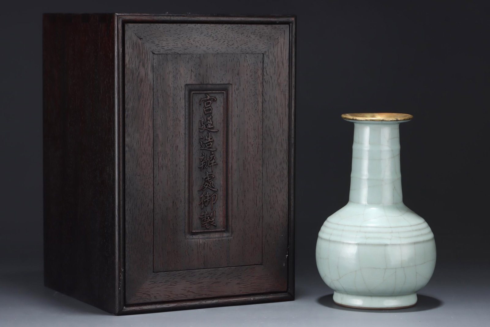 A Guan Ware Celadon Vase - 2