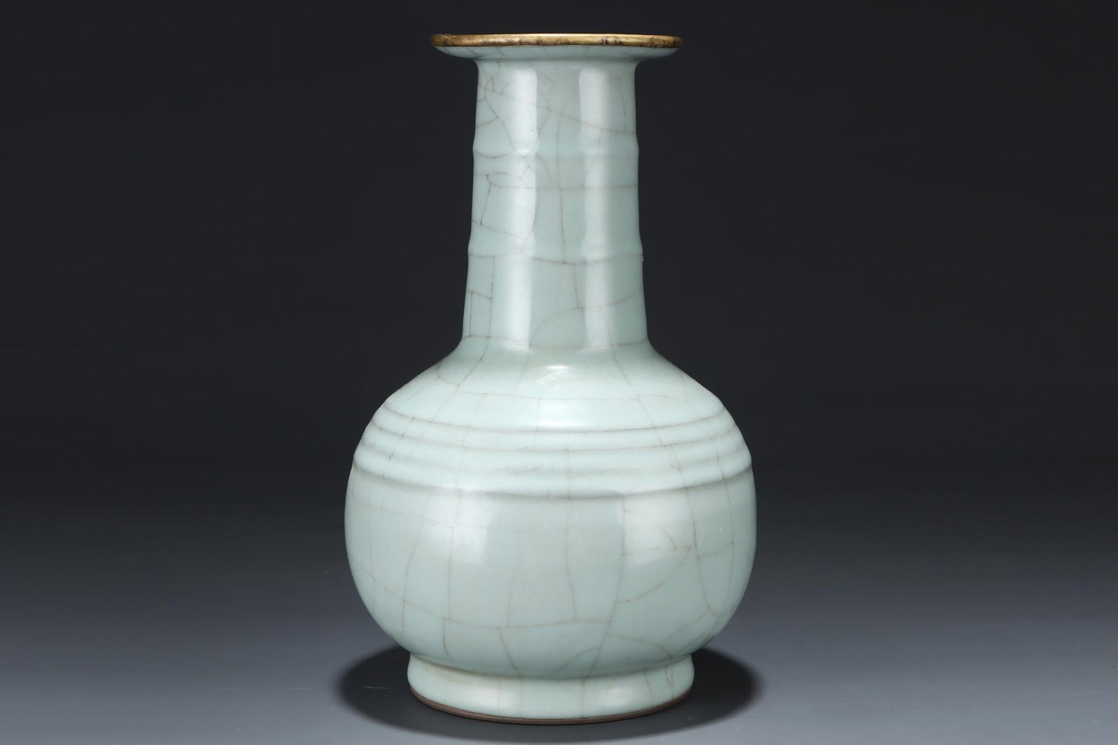 A Guan Ware Celadon Vase - 3