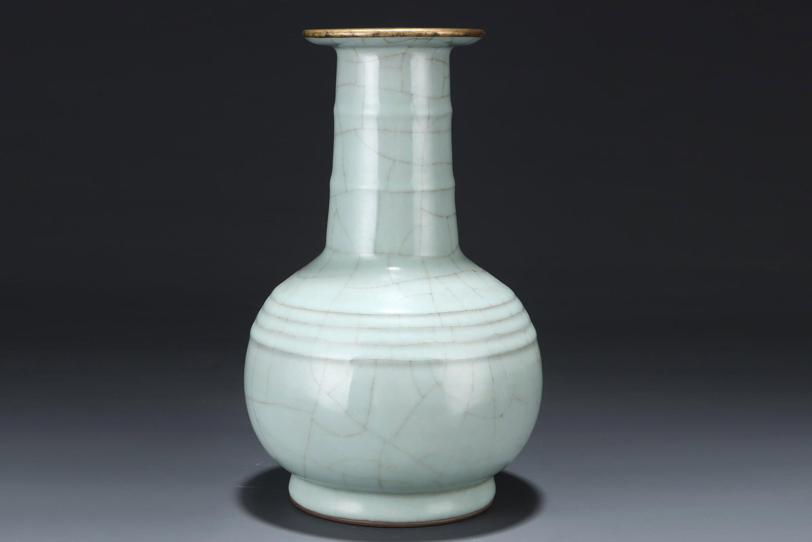 A Guan Ware Celadon Vase - 4
