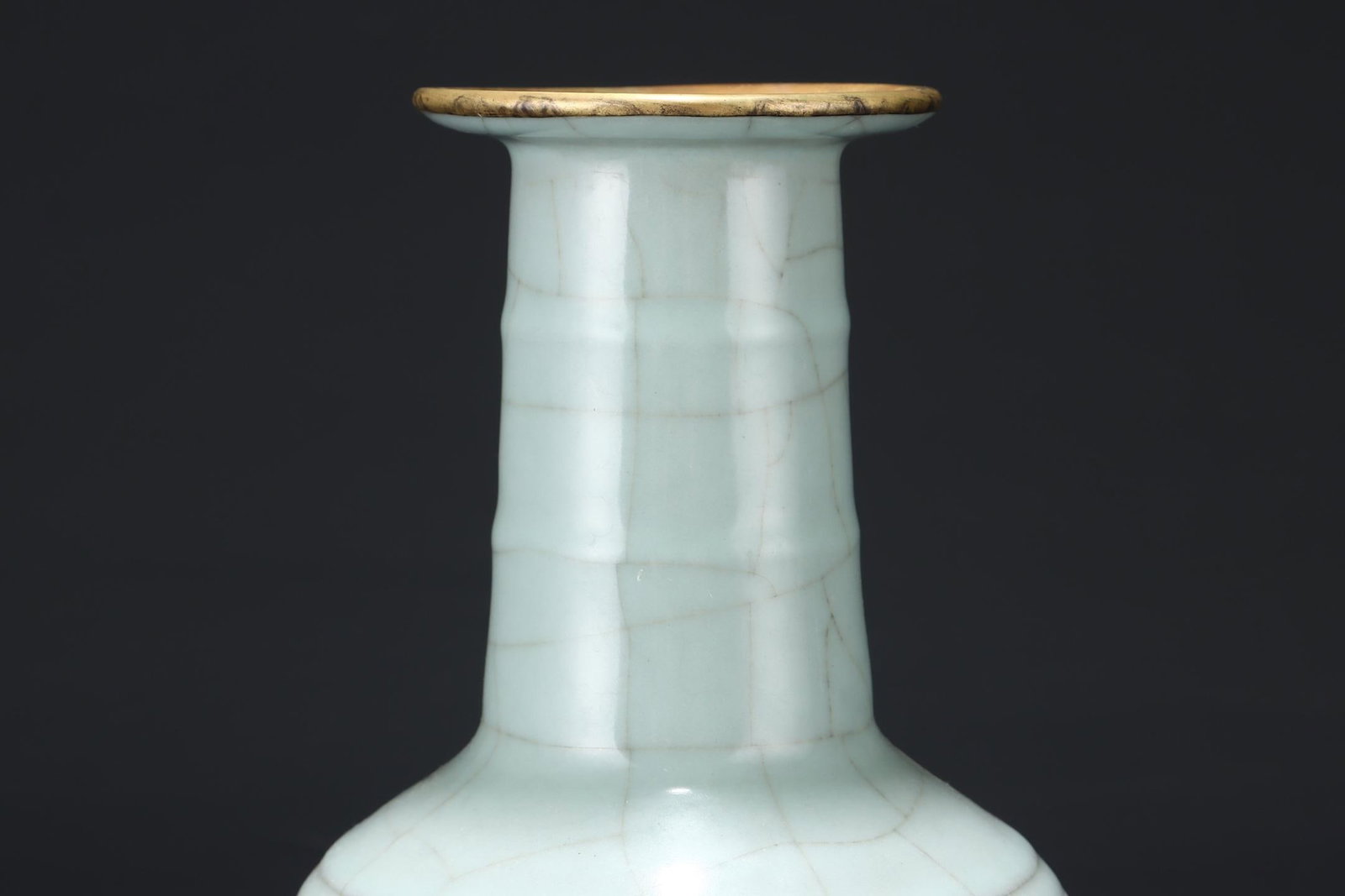 A Guan Ware Celadon Vase - 5