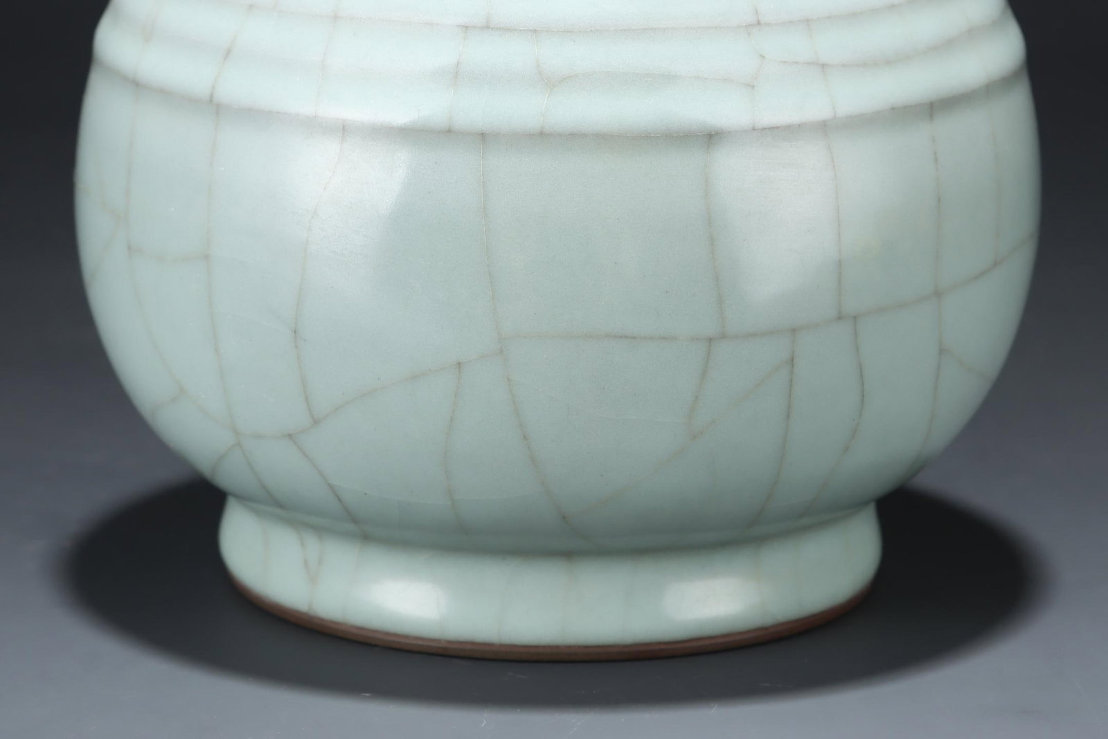 A Guan Ware Celadon Vase - 6
