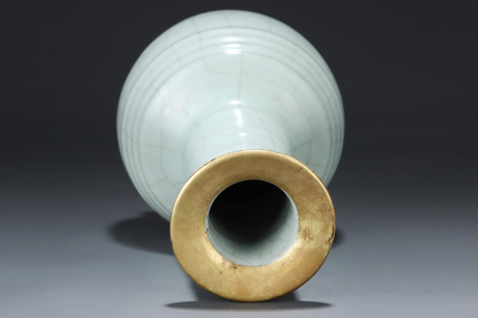 A Guan Ware Celadon Vase - 7