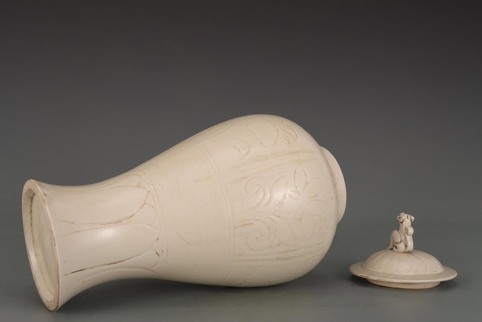 A Ding Ware White Glazed Jar - 7