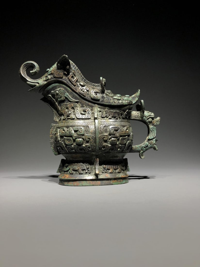 A Bronze Gong Ritual Vessel: A Bronze Gong Ritual Vessel. Dimensions: 11.81in x 3.94in x 10.24in; Weight: 7lbs.