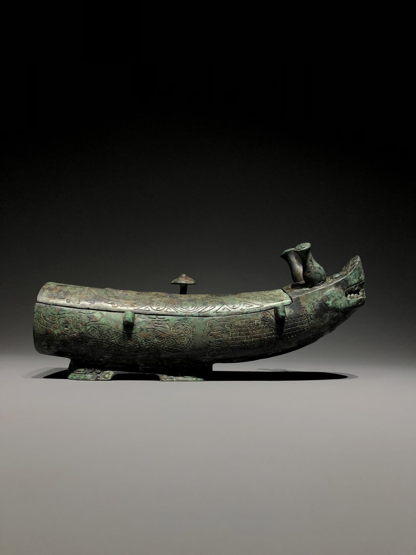 A Bronze Gong Ritual Vessel: A Bronze Gong Ritual Vessel. Dimensions: 13.39in x 3.94in x 5.51in; Weight: 6lbs.