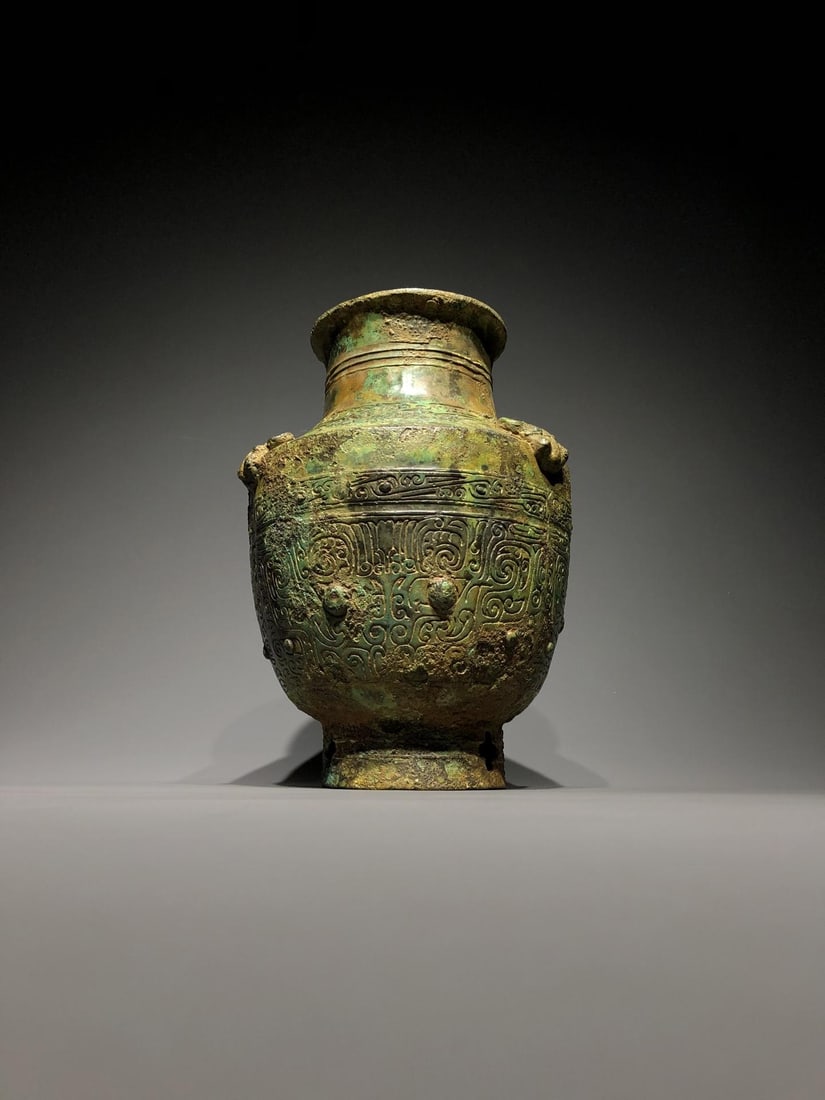 A Bronze Lei Vessel