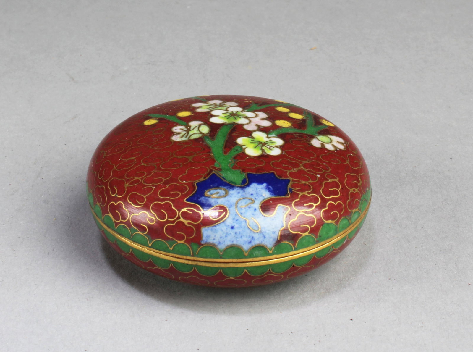 A Cloisonne Round Container (1 of 4)