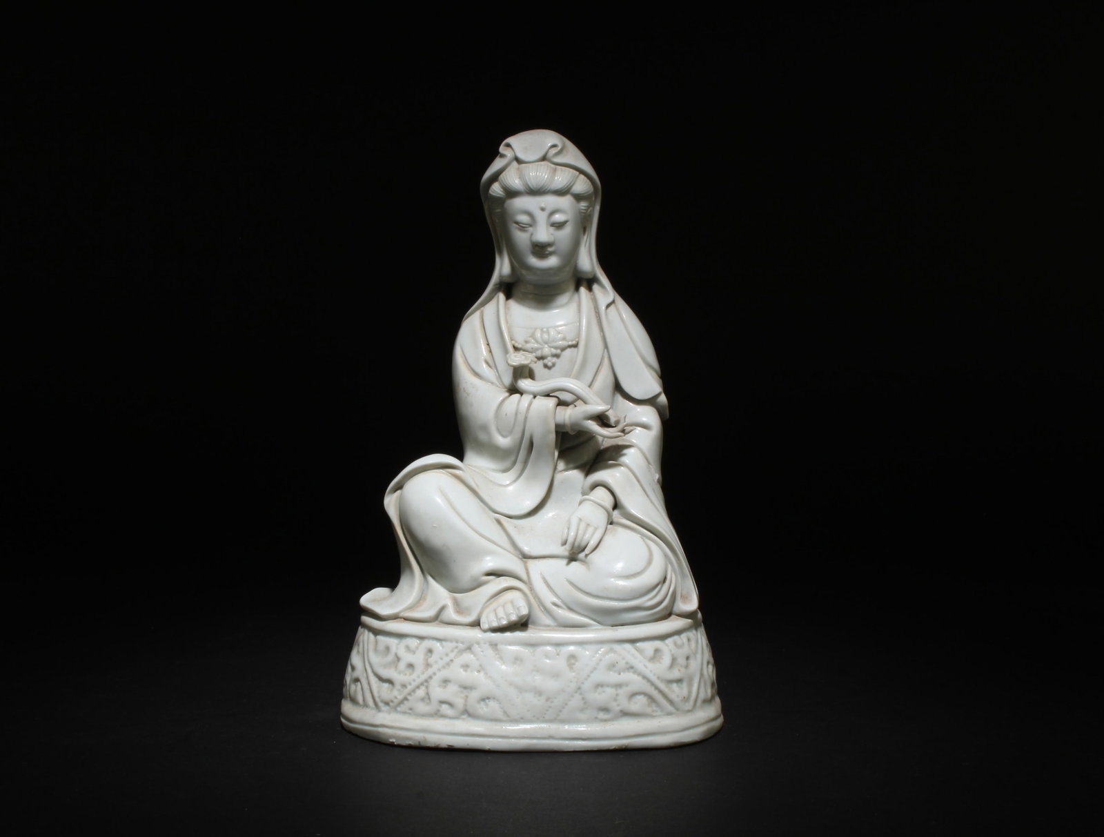A Chinese Blanc De Chinese Guanyin Statue (1 of 8)