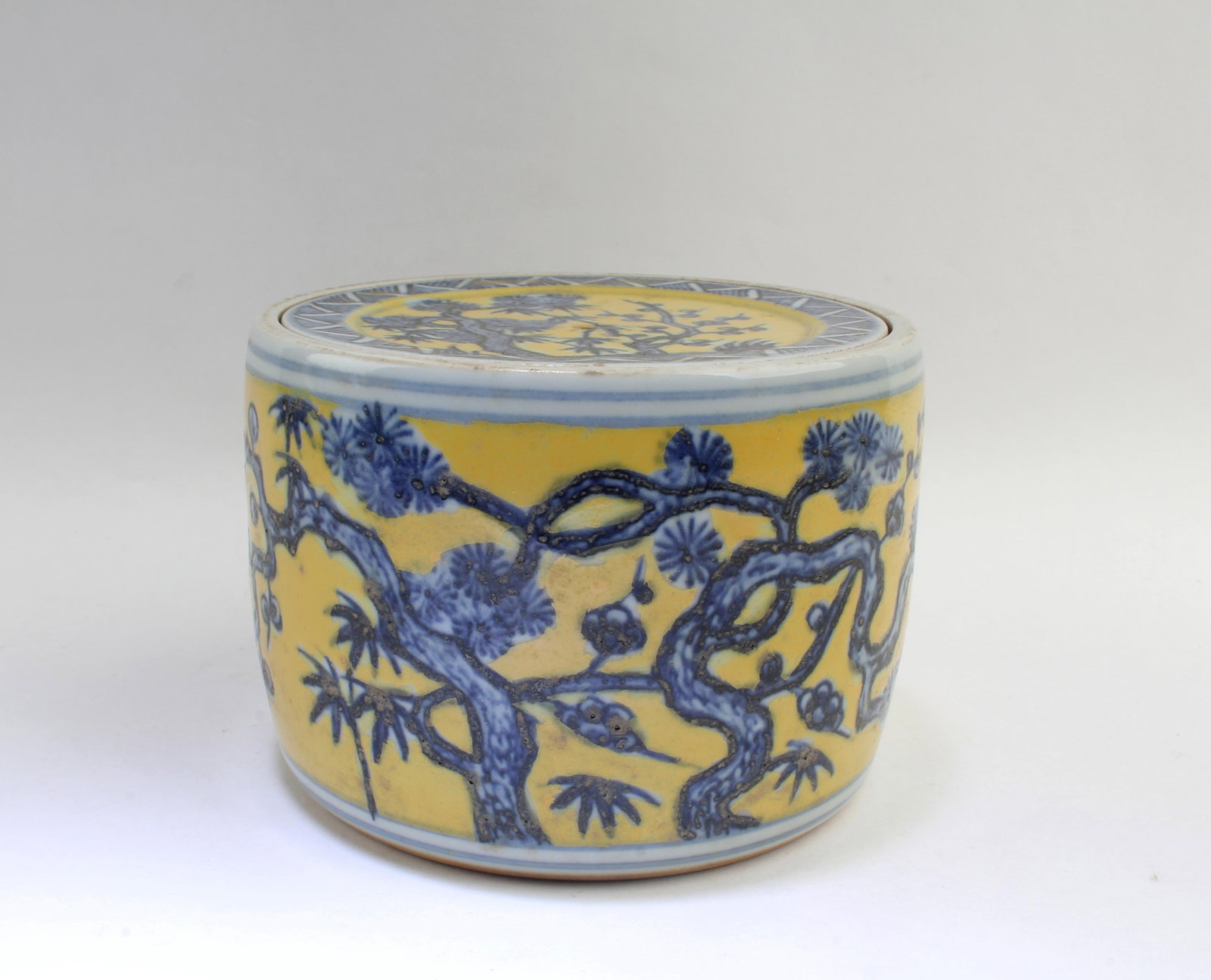 Chinese Famille Jaune Porcelain Cricket Container: Chinese Famille Jaune Porcelain Cricket Container. 'XuanDe' mark. Diameter: 5" Height: 3.6"