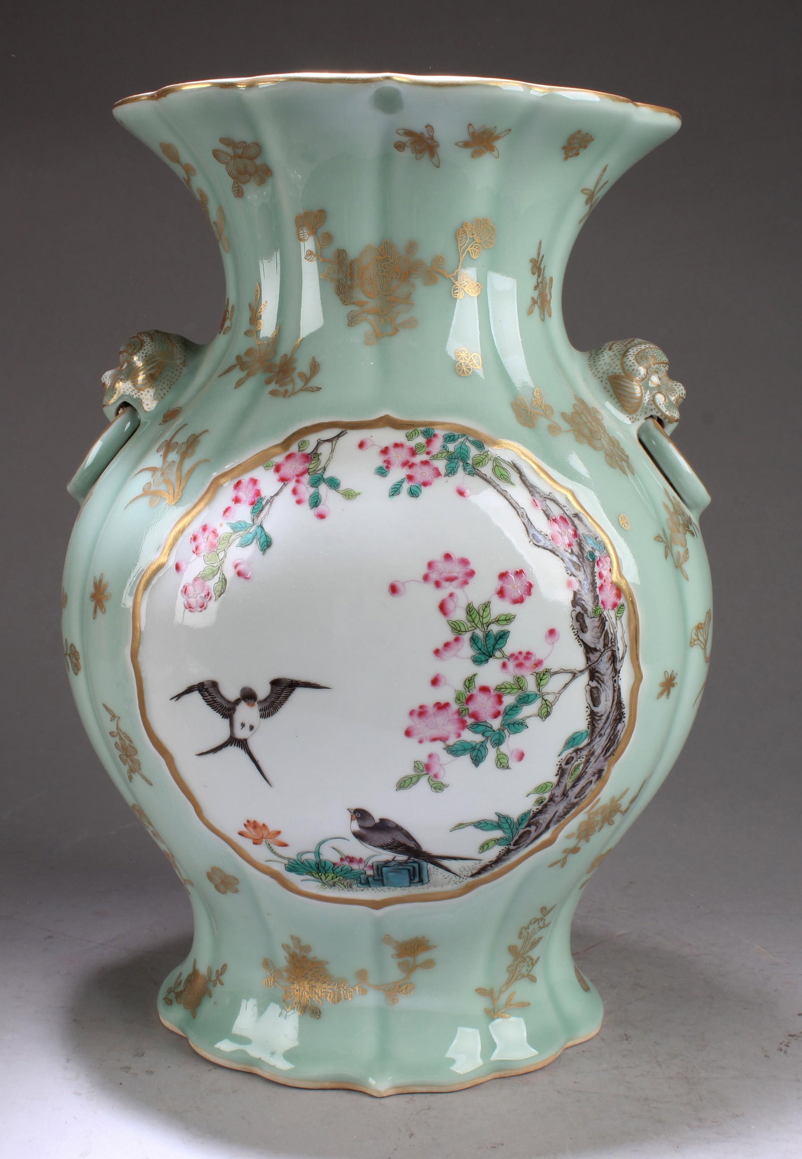 Chinese Porcelain Vase (1 of 4)