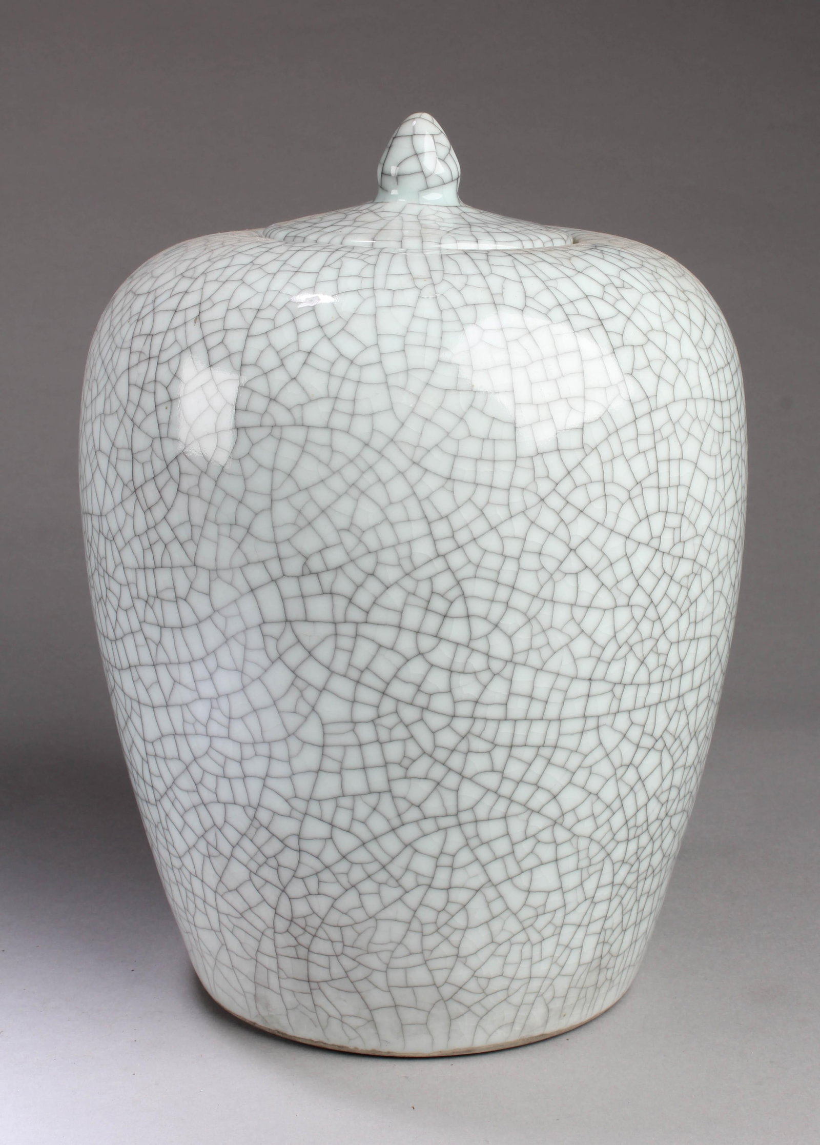 Chinese Crackleware Porcelain Jar with Lid (1 of 4)