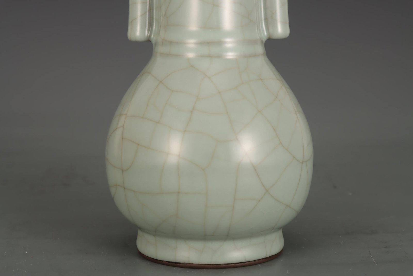 A Guan Ware Celadon Vase - 4