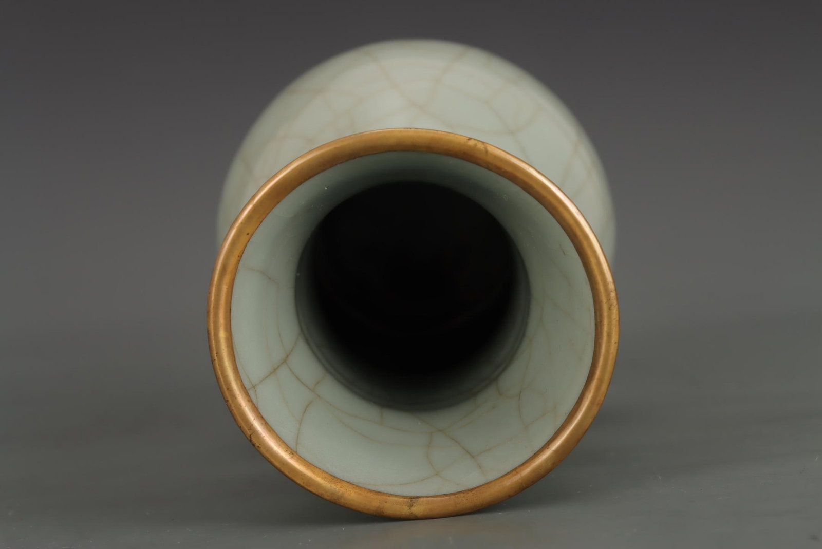 A Guan Ware Celadon Vase - 8
