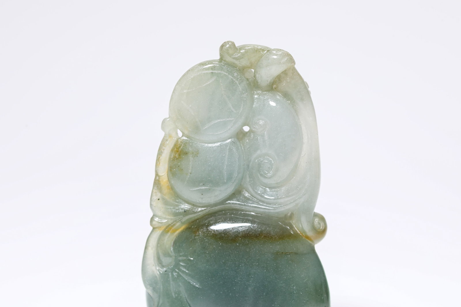 A Jadeite 'Carved Monkey Offering Longevity' - 4