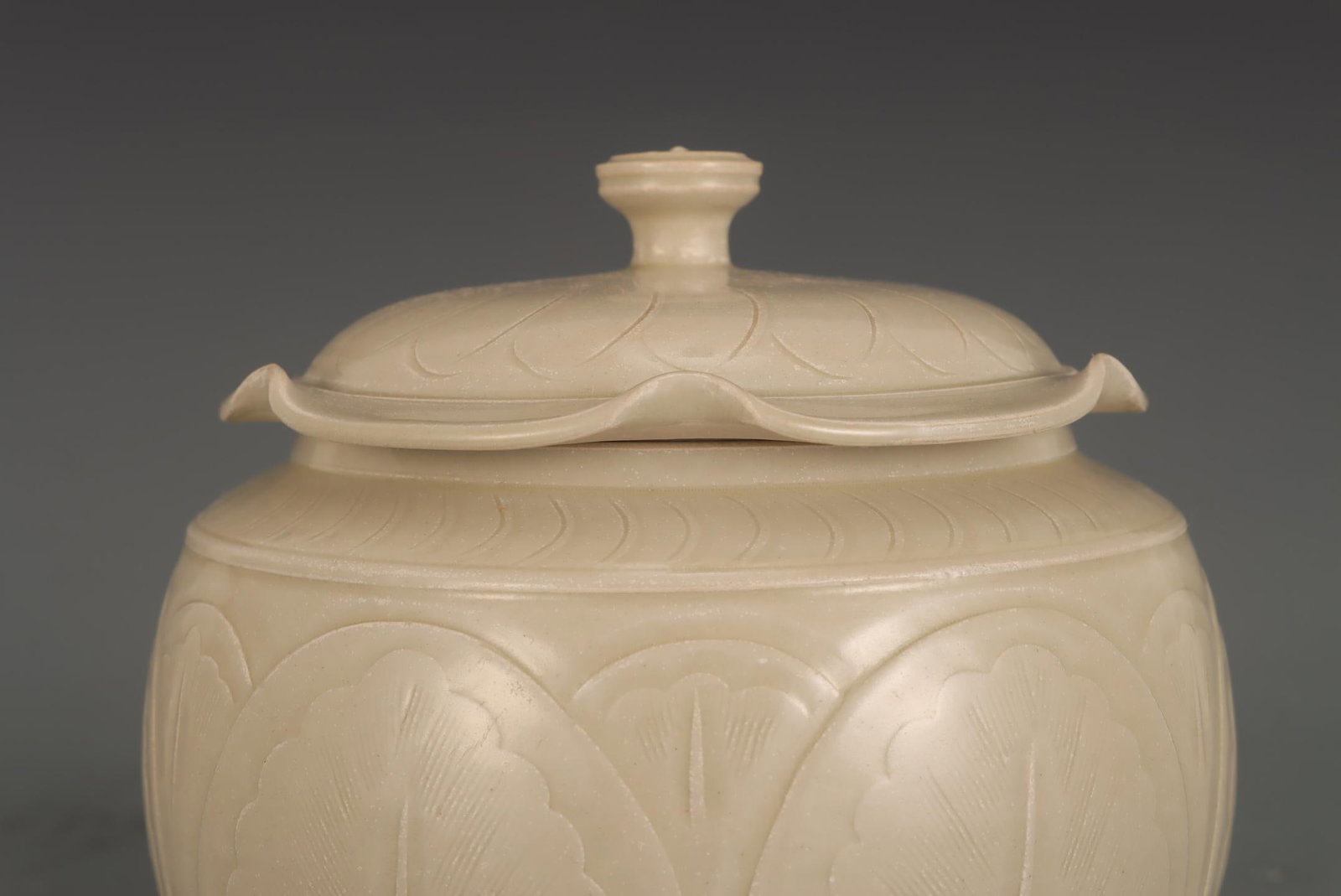 A Ding Ware Covered Jar - 3