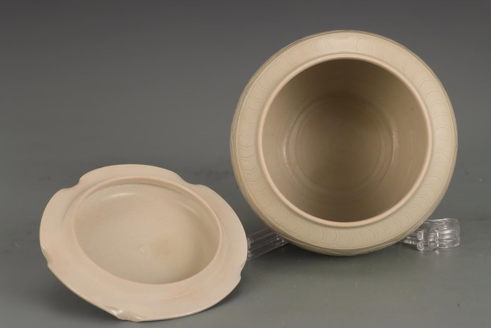 A Ding Ware Covered Jar - 7