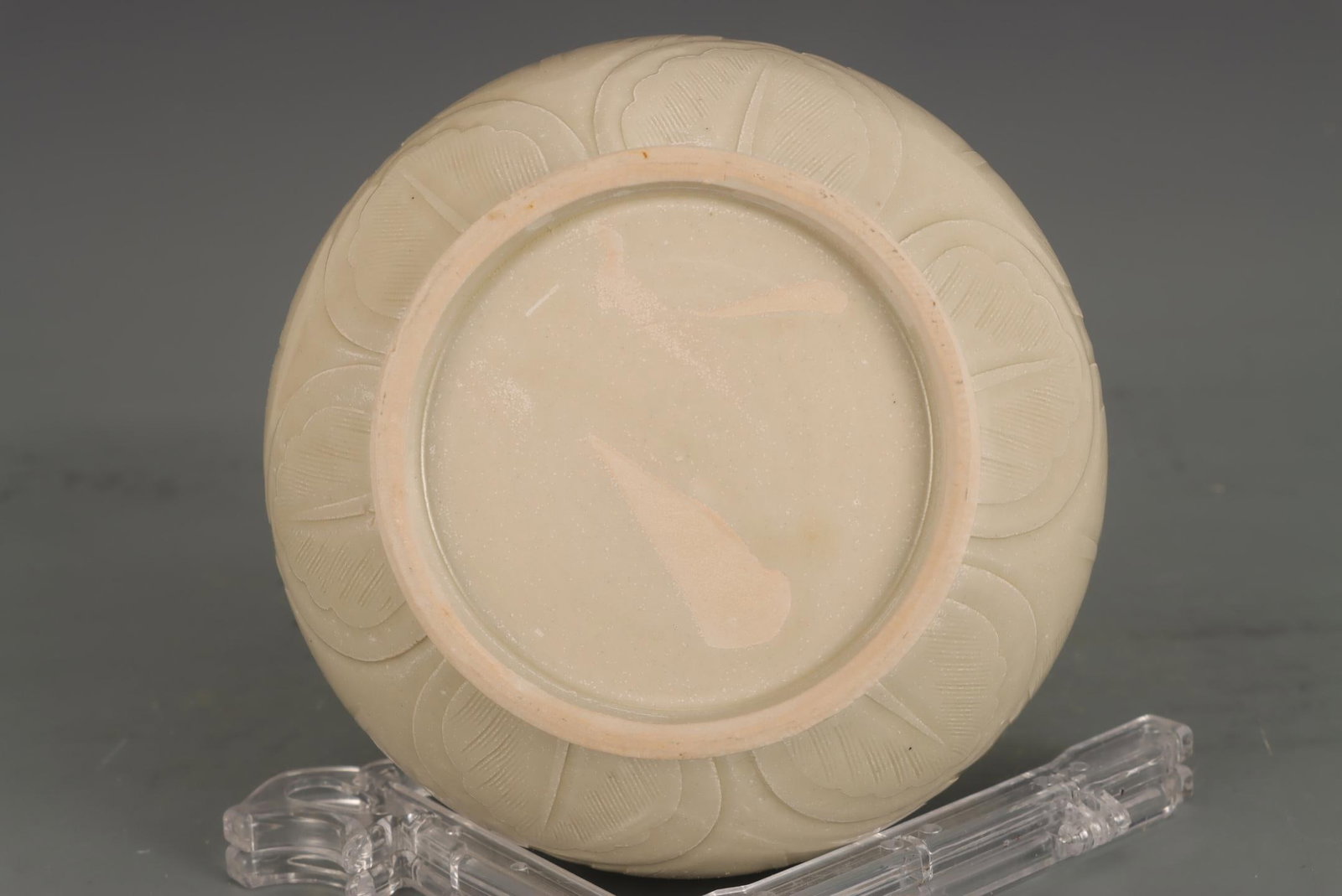 A Ding Ware Covered Jar - 8