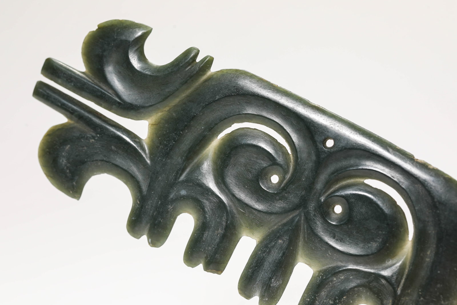 A Jade 'Cloud and Hook' Pendant - 3