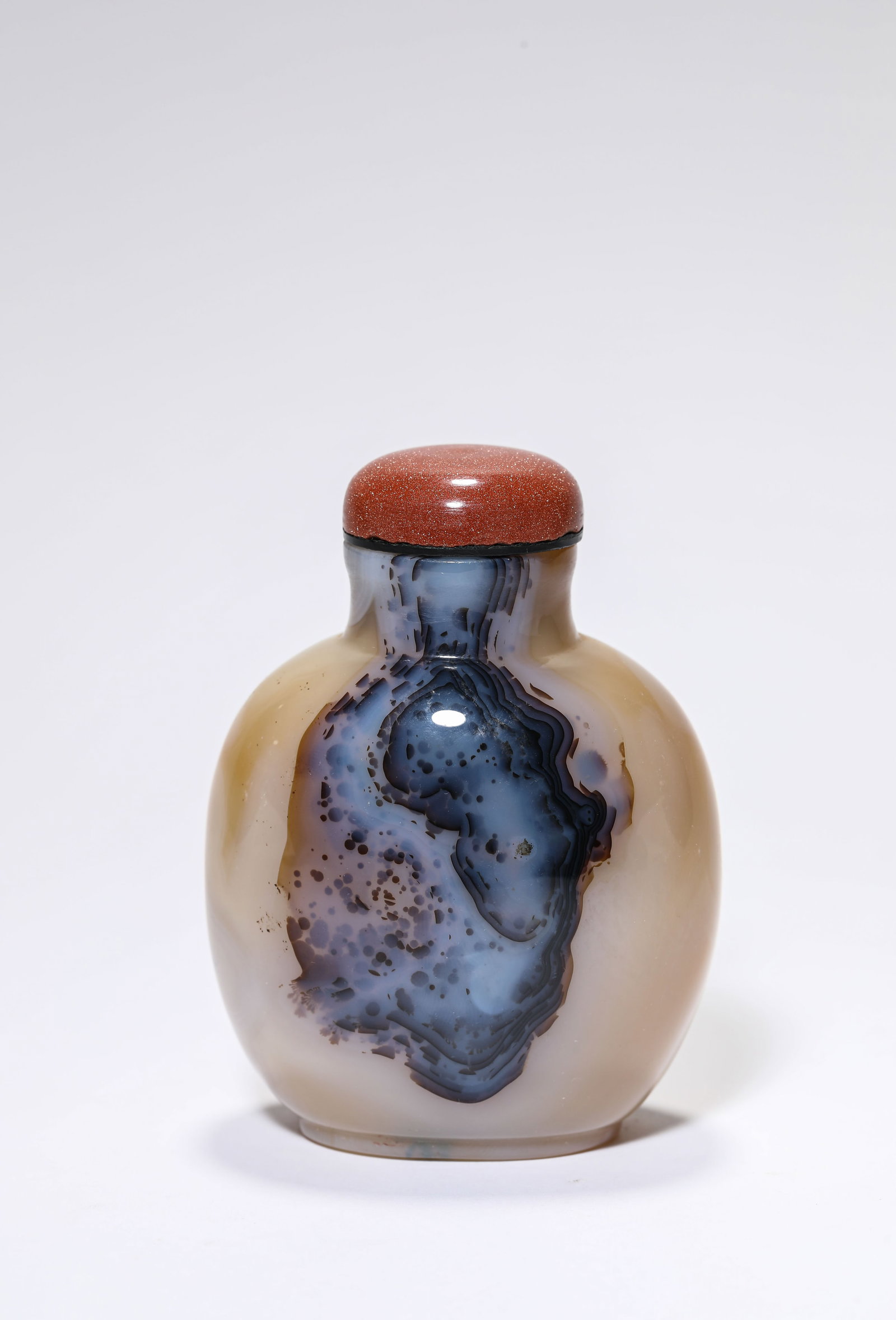 An Agate Snuff Bottle (1 of 5)
