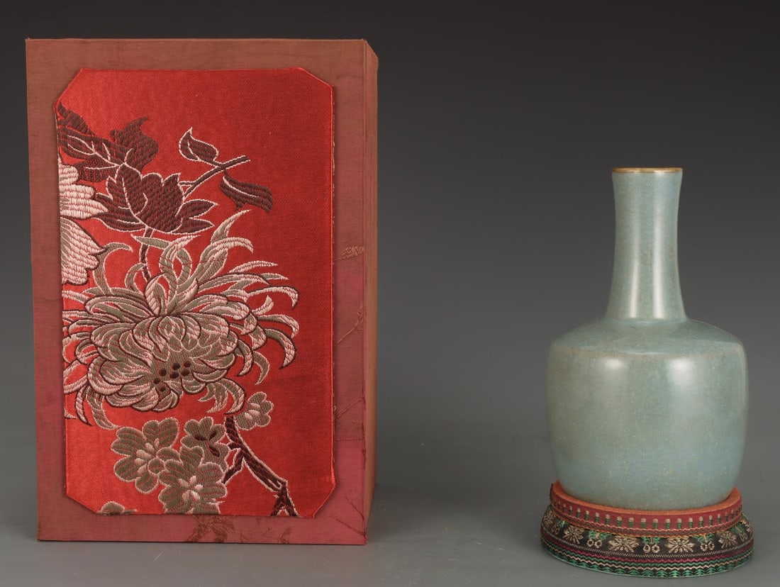 A Ru Ware Celadon Mallet Vase - 2