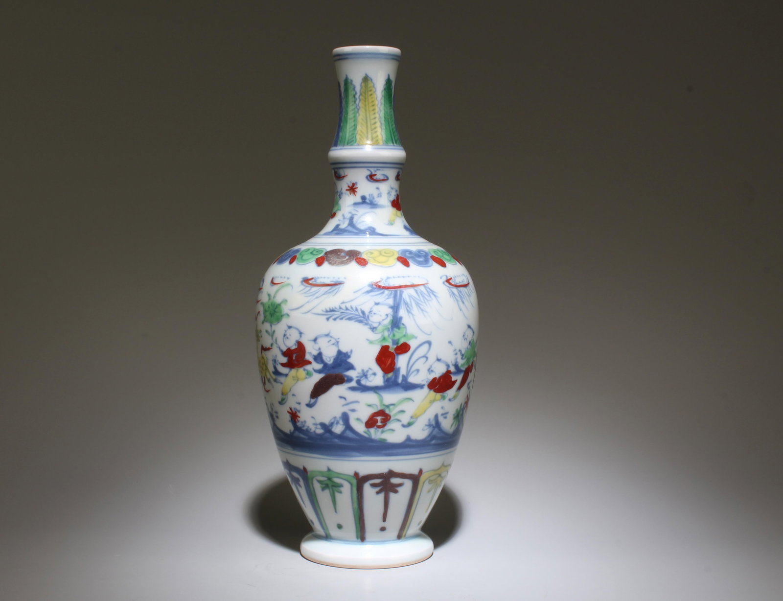 Chinese Porcelain Vase: Chinese Porcelain Vase. 'ChengHua' mark. Height: 10".
