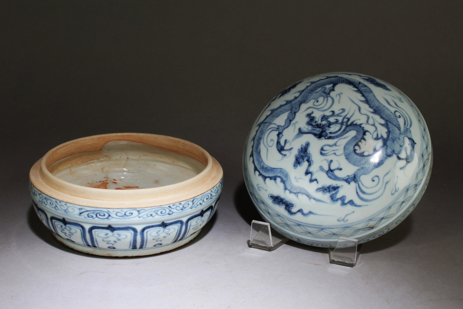 A Chinese Blue and White Ink Paste Box: A Chinese Blue and White Ink Paste Box with Lid. Dimension: 4" x 6.6".