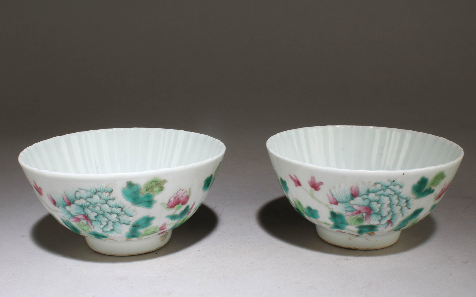 A Set of Two Chinese Fencai Bowl: A Set of Two Chinese Fencai Bowl with a Floral Design. Dimension: 2.1" x 4.25".
