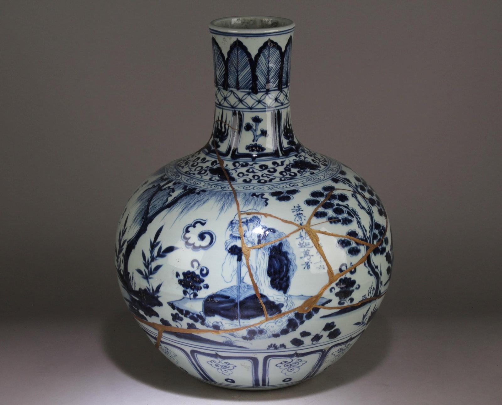 A Chinese Blue and White Vase (1 of 7)