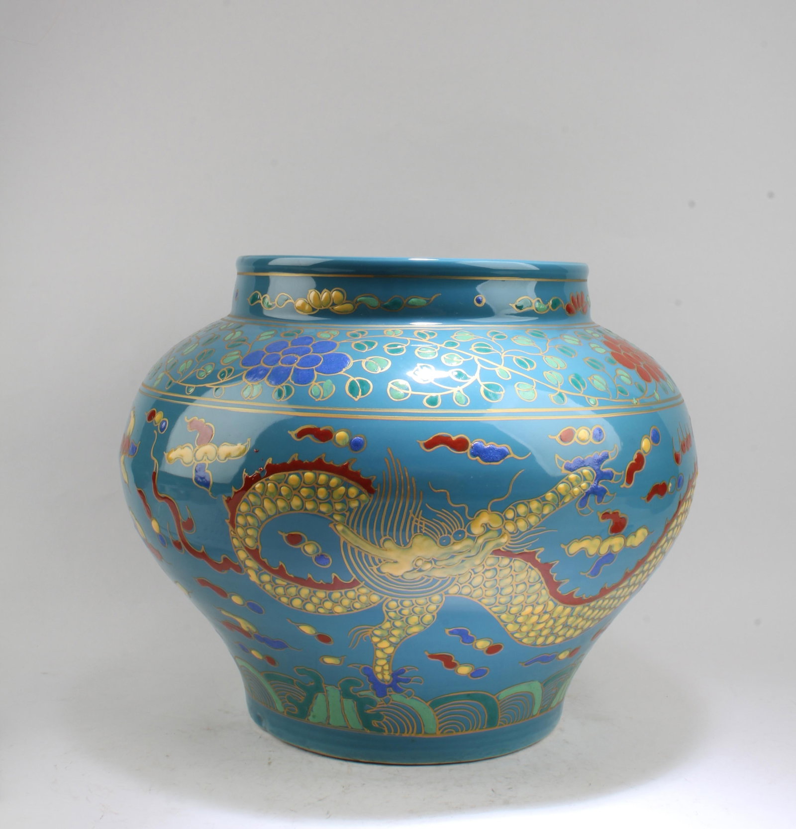 Chinese Dragon Porcelain Jar (1 of 7)