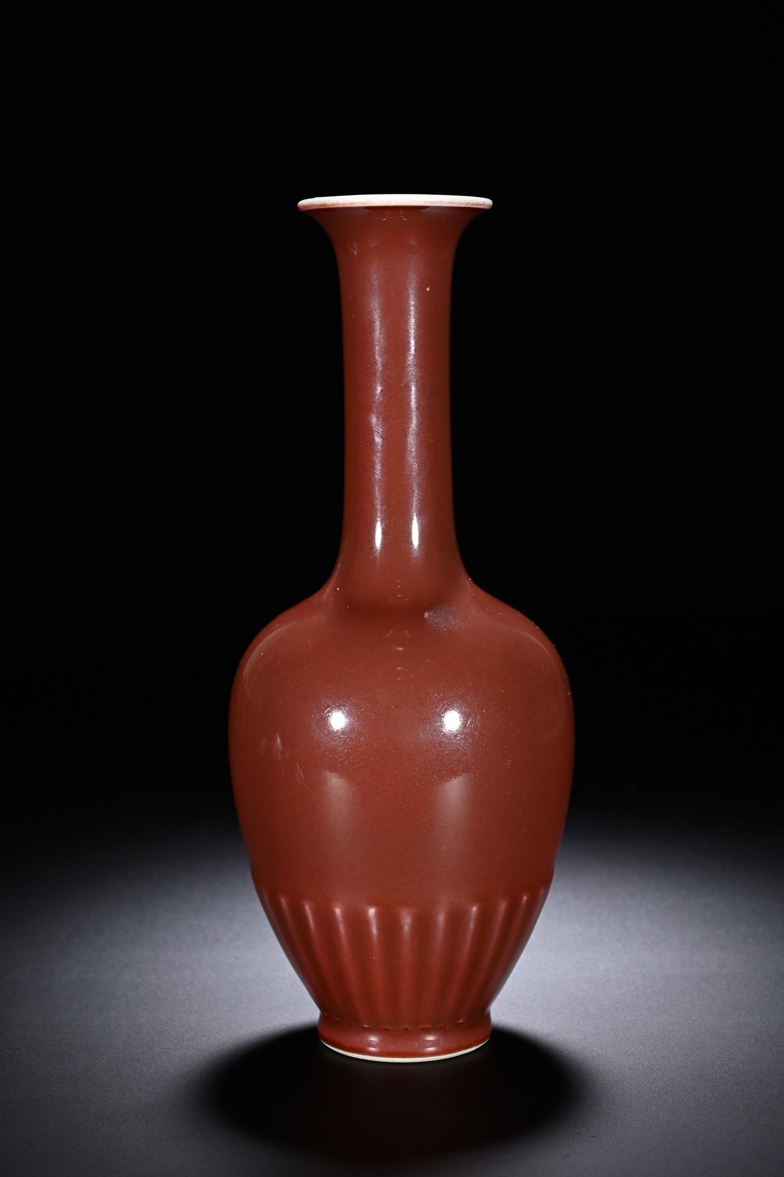 Peachbloom Presentation Vase - 4