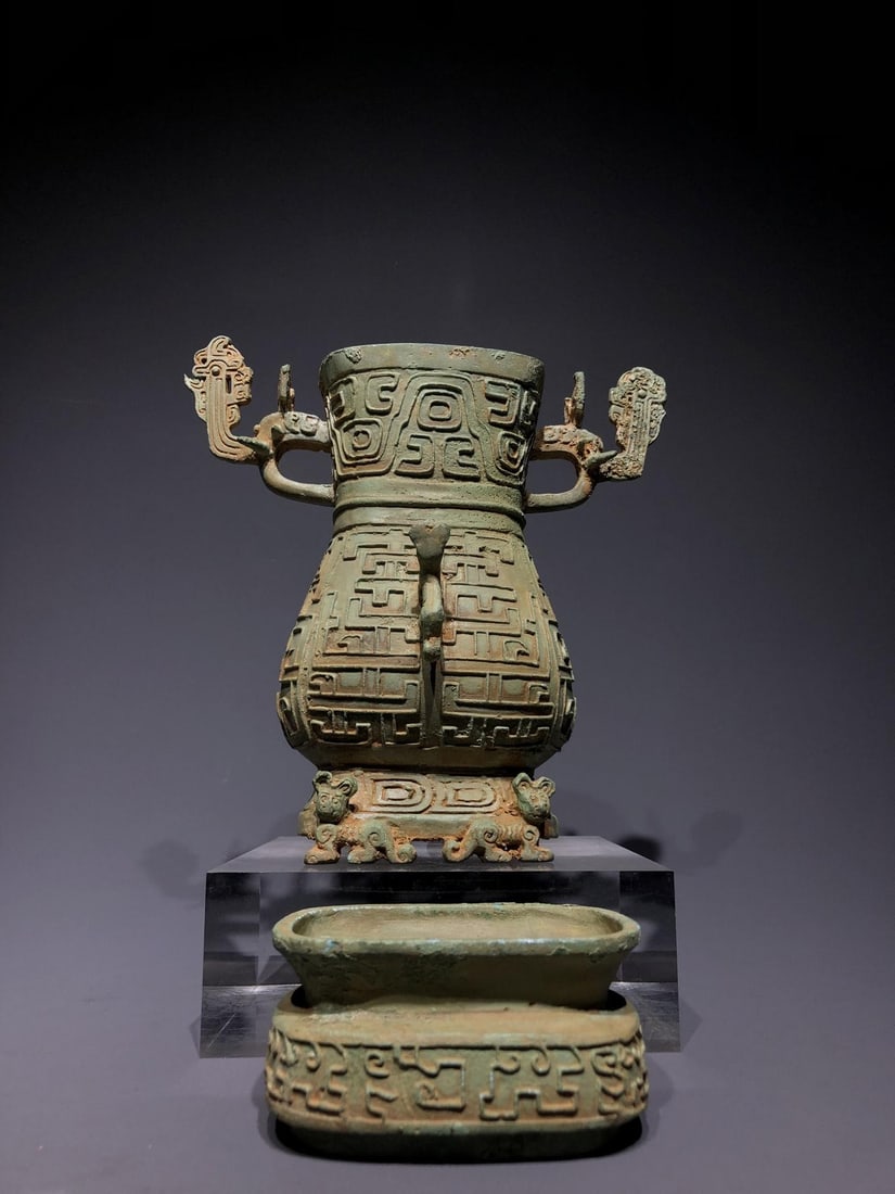 A Bronze Double-Dragon Vessel - 7