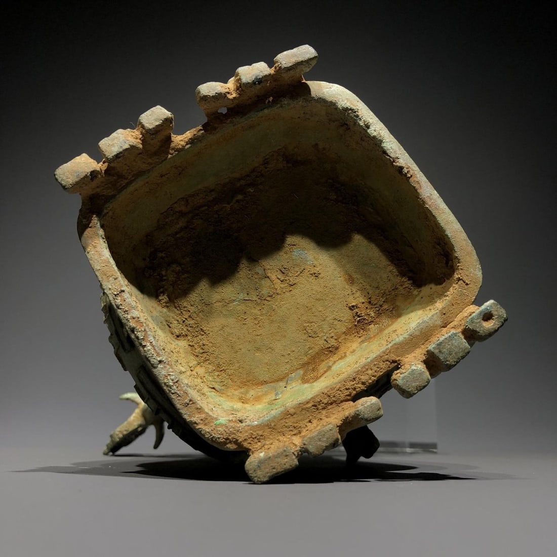 A Bronze Double-Dragon Vessel - 9