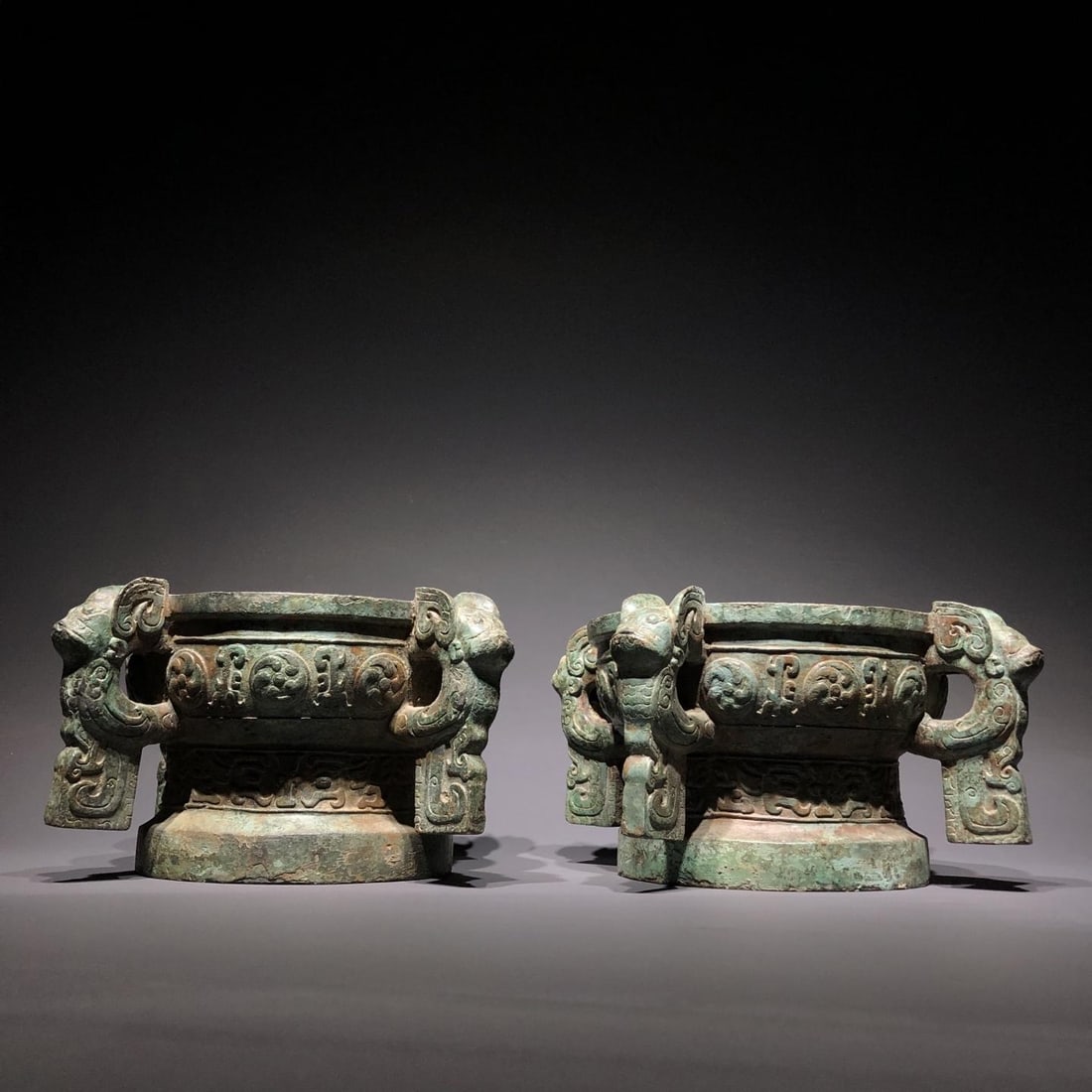 A Bronze Tiger-Form Gui
