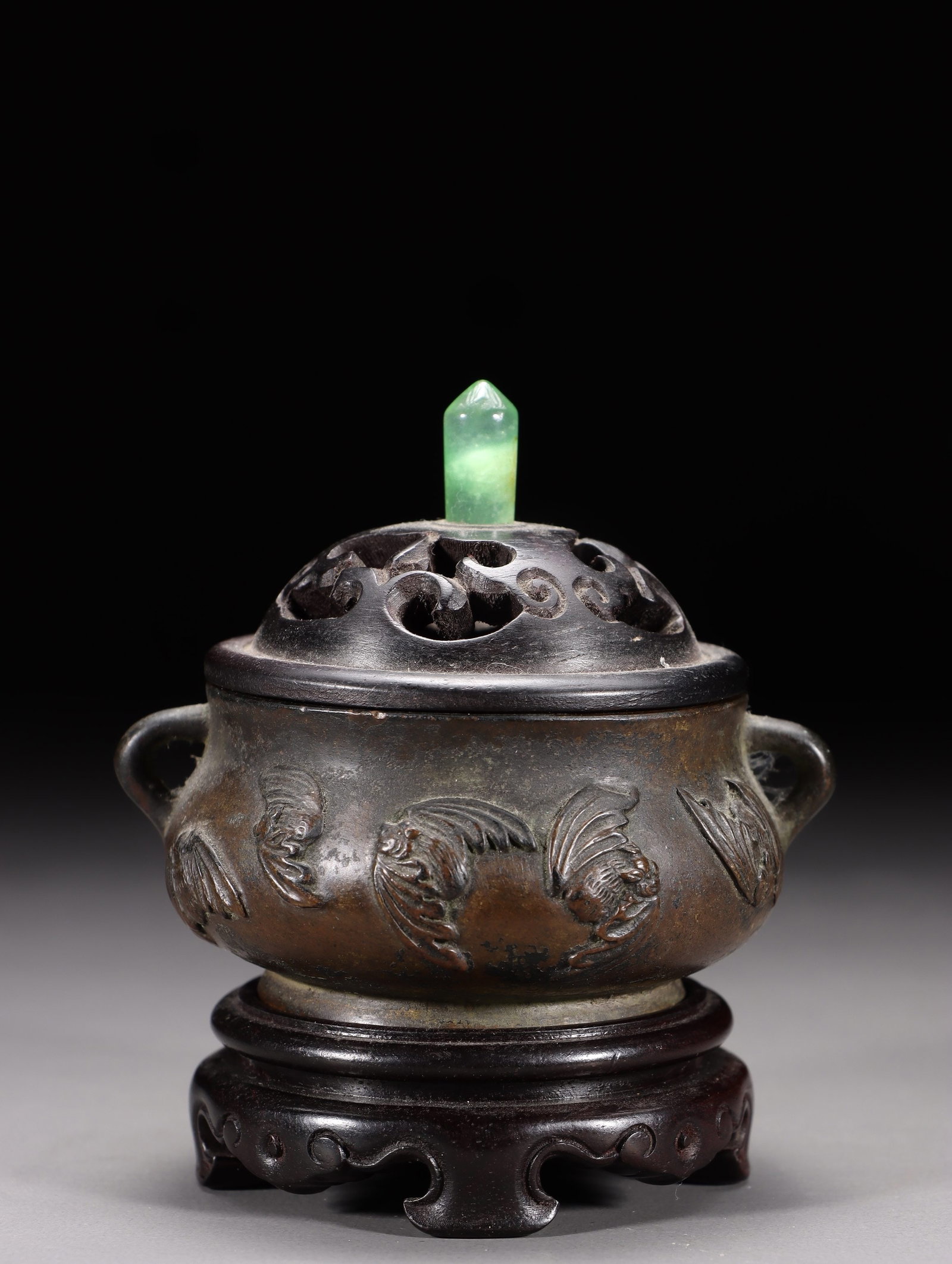 A Bronze Bat-Pattern Qin Censer: A Bronze Bat-Pattern Qin Censer. Dimensions: 3.35in x 2.87in x 2.36in Weight: 0.59lbs.