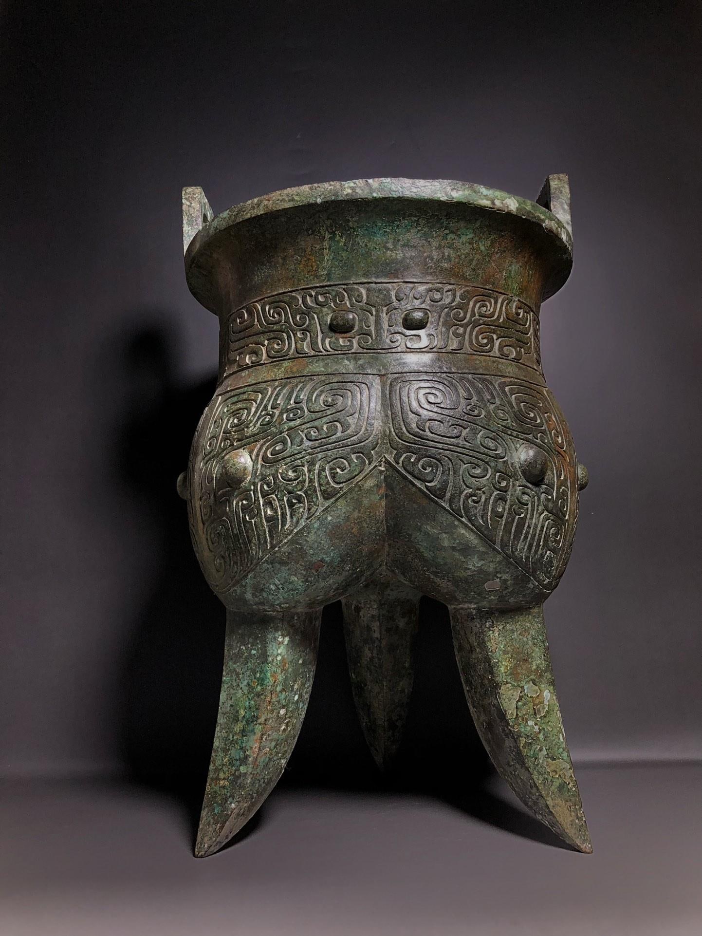 A Bronze Kui-Dragon Ding - 4