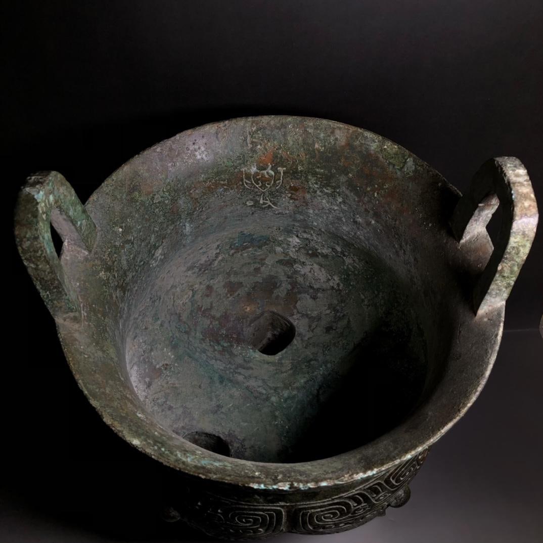 A Bronze Kui-Dragon Ding - 8