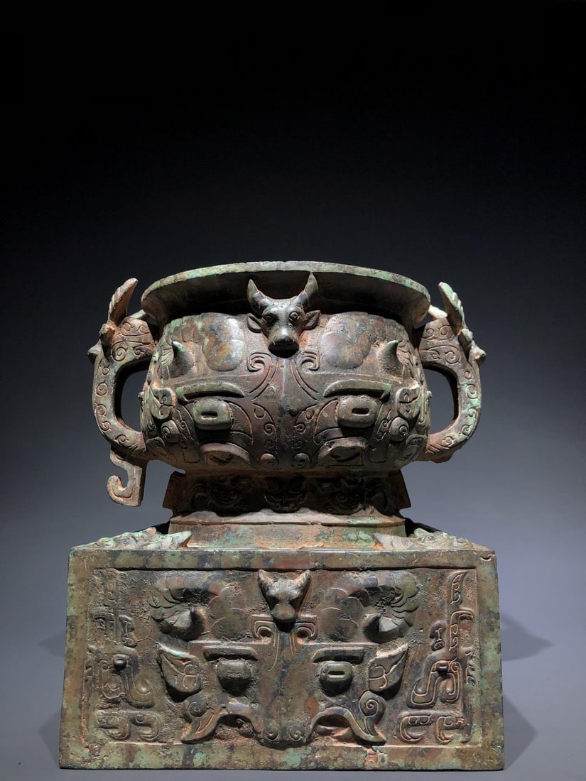 A Bronze Ox-Head Gui: A Bronze Ox-Head Gui. Dimensions: 12.20in x 9.45in x 11.42in Weight: 37.92lbs.
