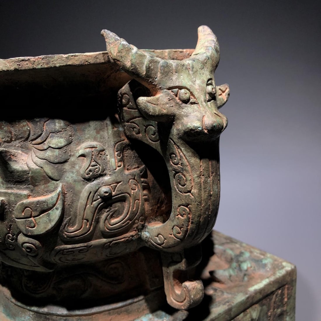 A Bronze Ox-Head Gui - 7