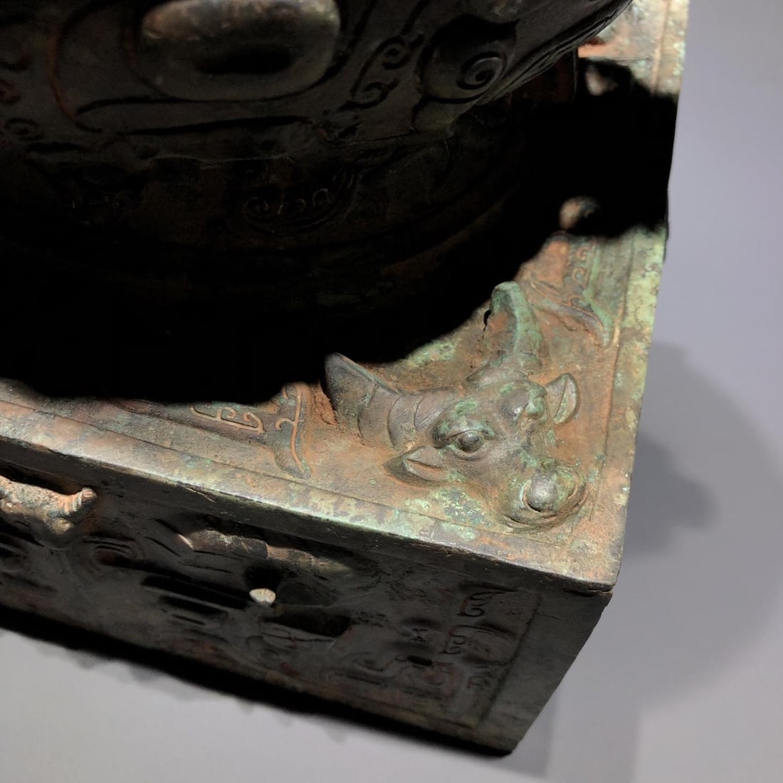 A Bronze Ox-Head Gui - 8