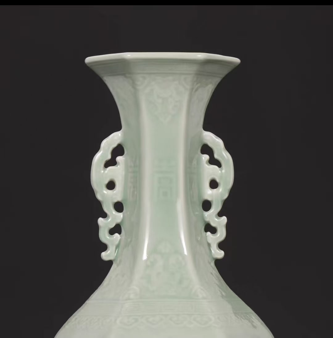 A Celadon Glazed Dragon-Pattern Hexagonal Vase - 4