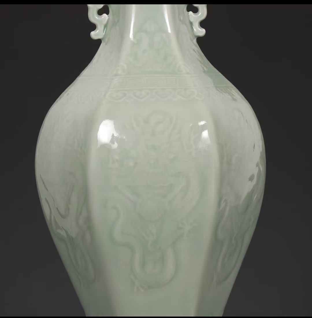 A Celadon Glazed Dragon-Pattern Hexagonal Vase - 5