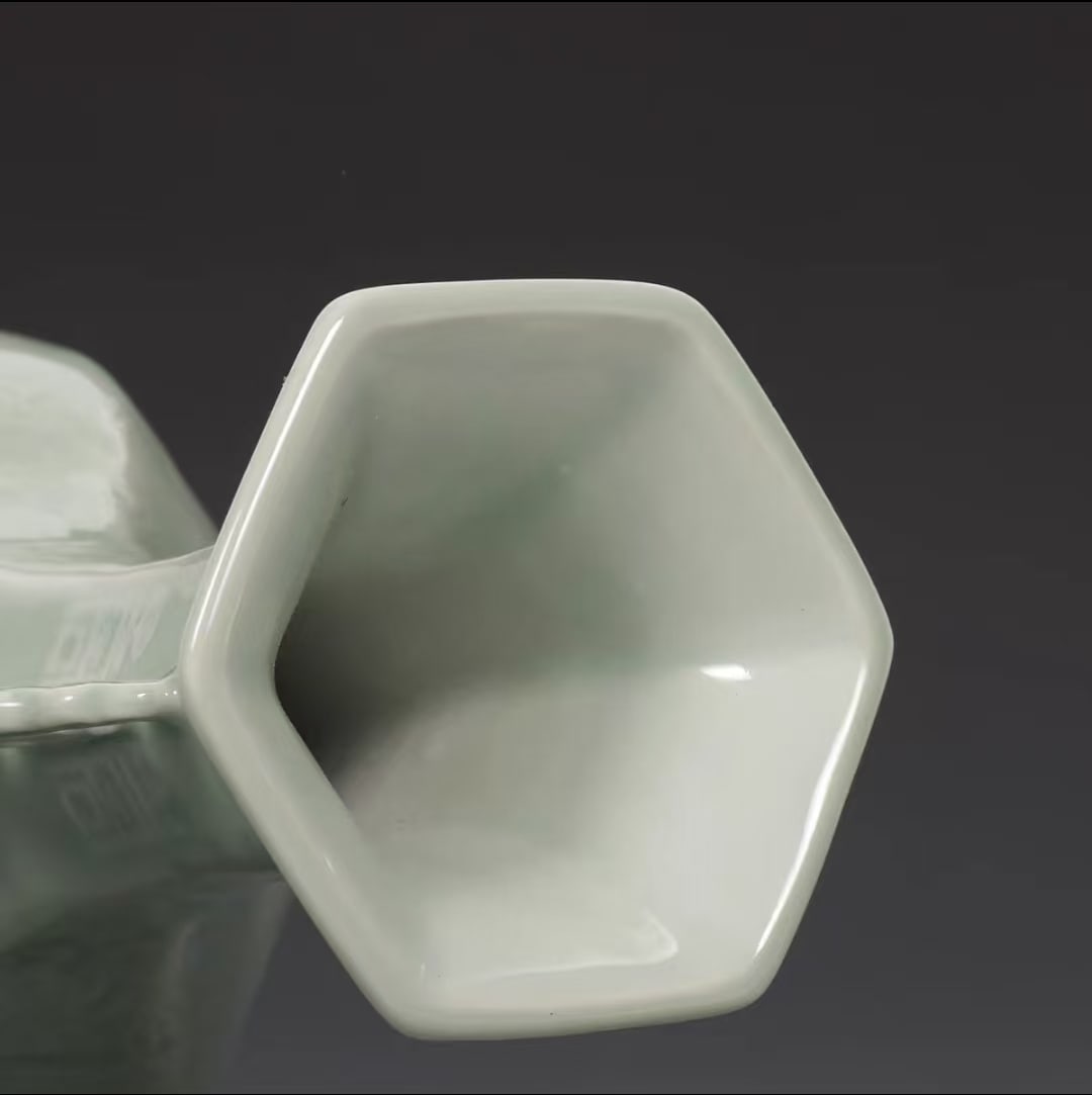 A Celadon Glazed Dragon-Pattern Hexagonal Vase - 7